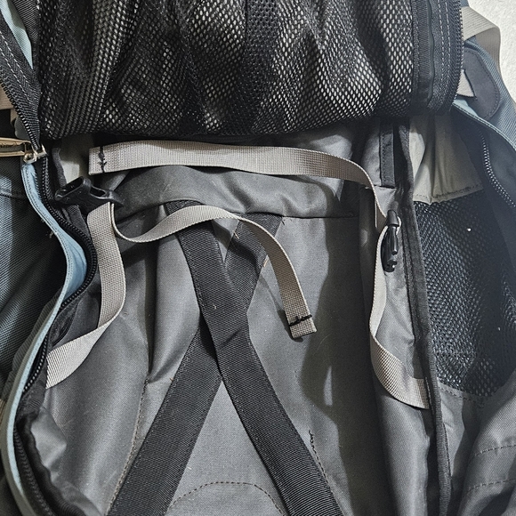 REI Traverse 31L Lightweight Convertible Backpack Duffle Bag Green & Grey GUC - Picture 12 of 12